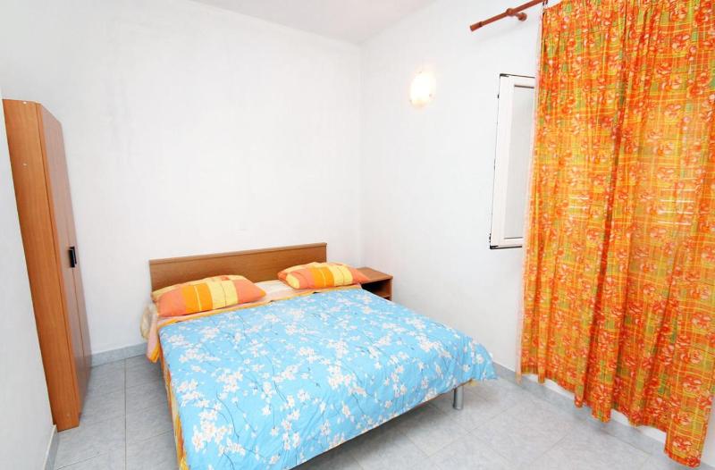 One-Bedroom Apartment with Terrace and Sea View image 3