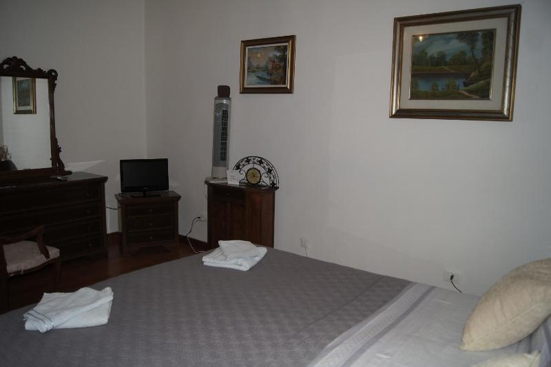Double Room with Balcony image 4