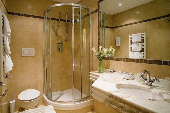 Small Single Room image 1