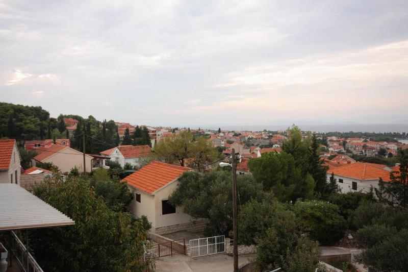 Three-Bedroom Apartment with Balcony and Sea View image 2