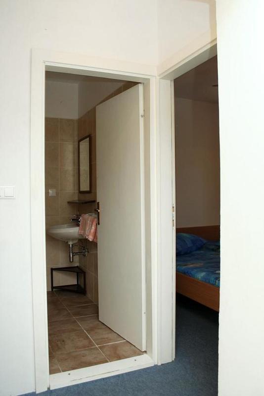 One-Bedroom Apartment with Balcony and Sea View image 3