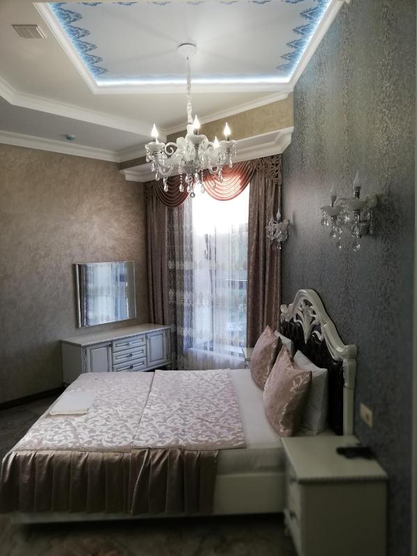 Family Room with Shower image 3