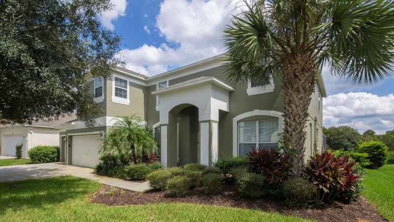 Seven-Bedroom House image 1