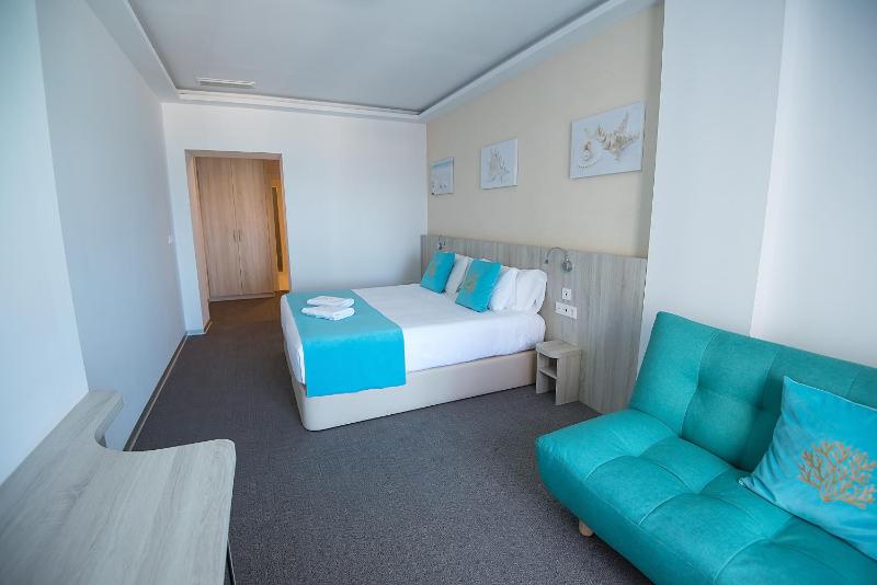 Deluxe Double Room with Sea View image 4