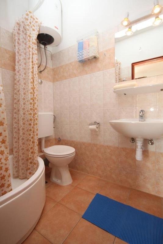 One-Bedroom Apartment with Terrace and Sea View image 3