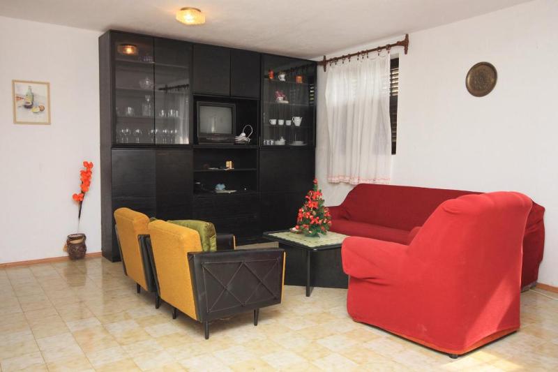 Three-Bedroom Apartment with Terrace image 3