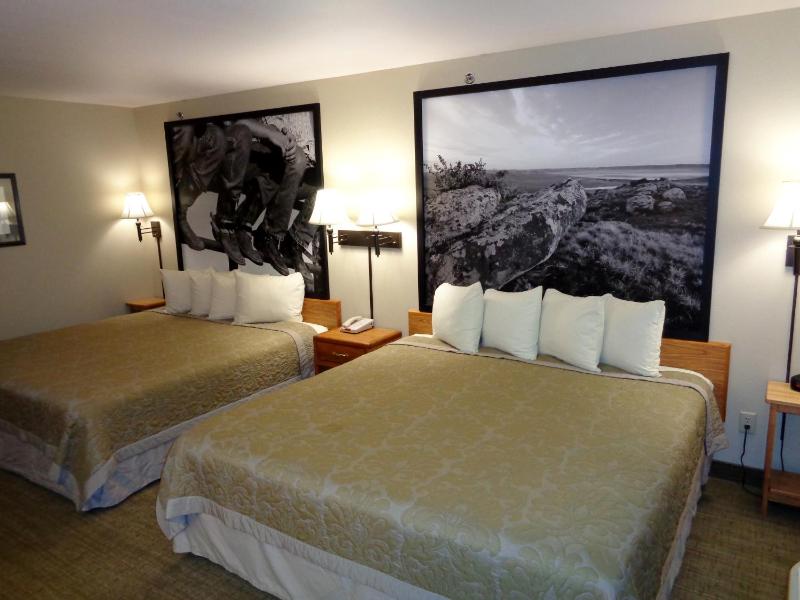 King Room with Two King Beds image 3