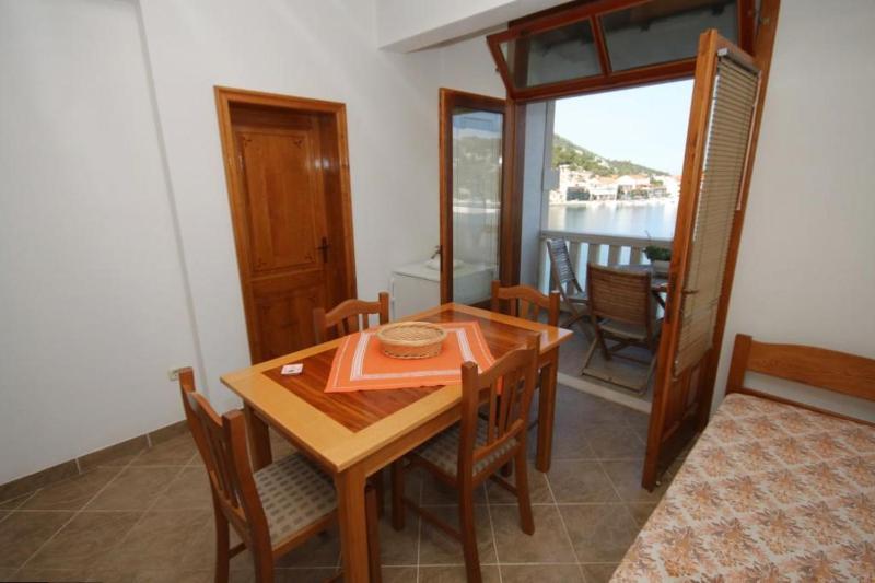 One-Bedroom Apartment with Terrace and Sea View image 2