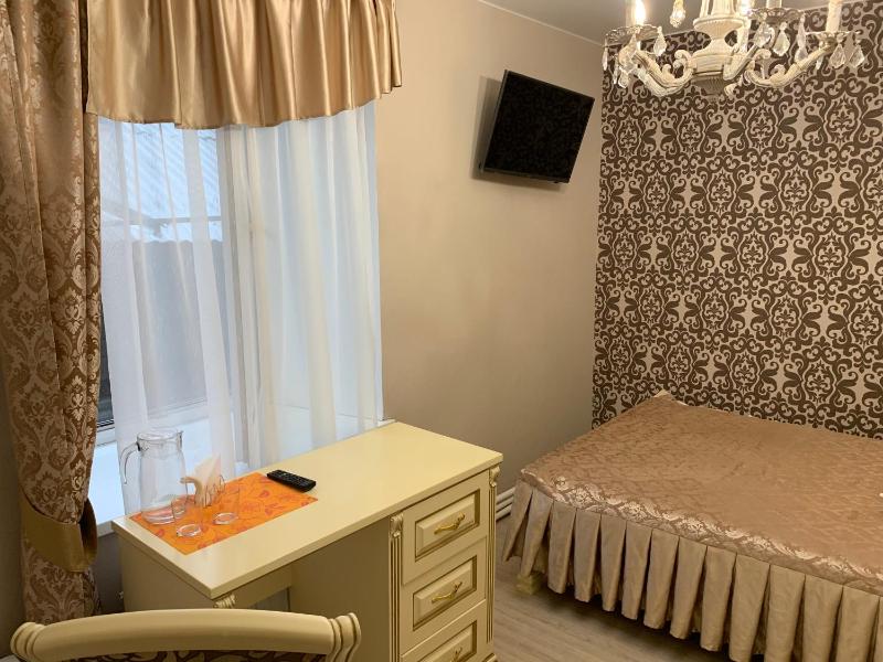 Standard Double Room image 3