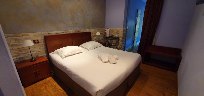 Deluxe Double Room image 3