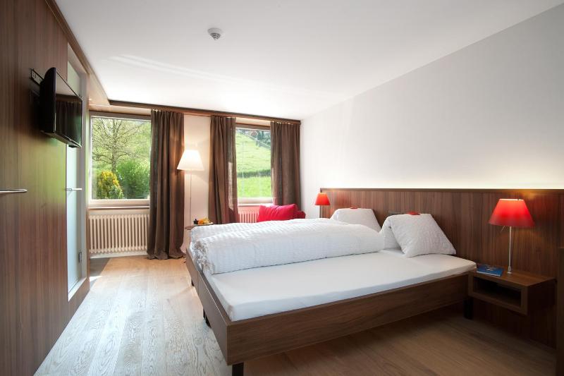 Twin Room with Garden View image 2