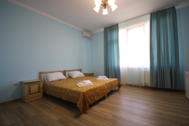 Twin Room with Balcony image 2