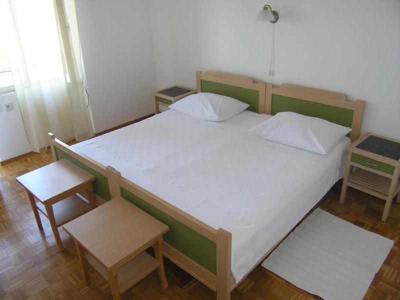 One-Bedroom Apartment with Terrace and Sea View image 3