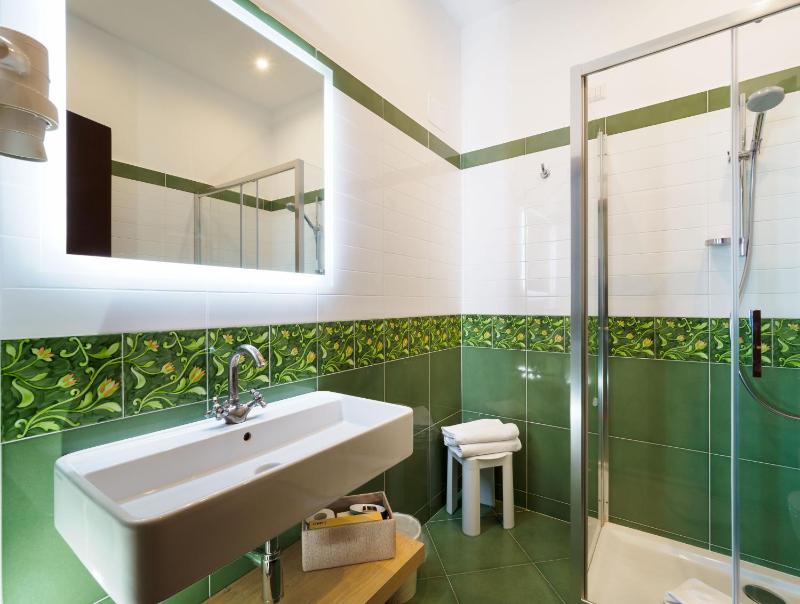 Superior Double or Twin Room with Sea View image 4