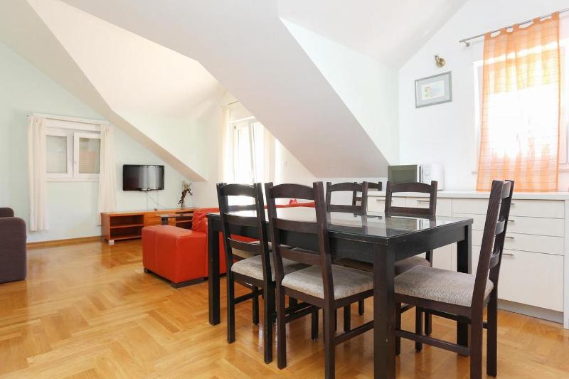 Three-Bedroom Apartment with Balcony image 3
