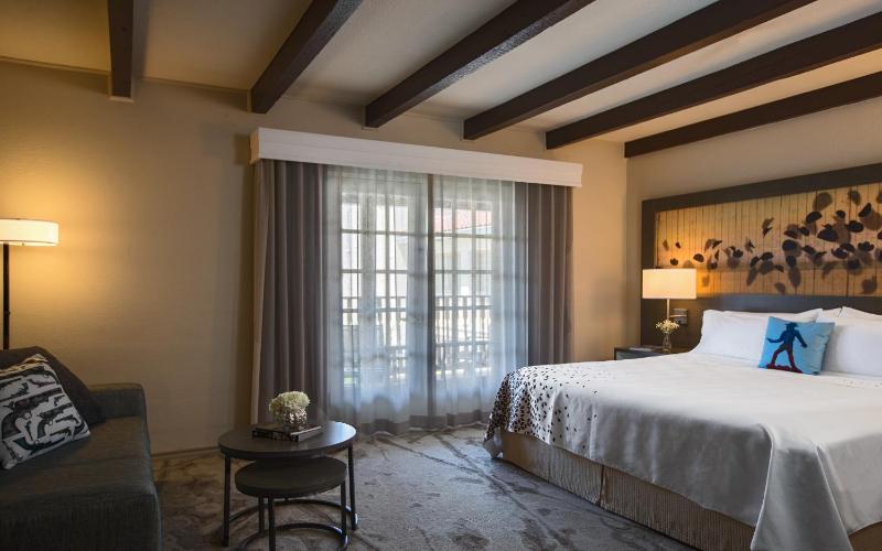King Room with Courtyard View - Non-Smoking image 3