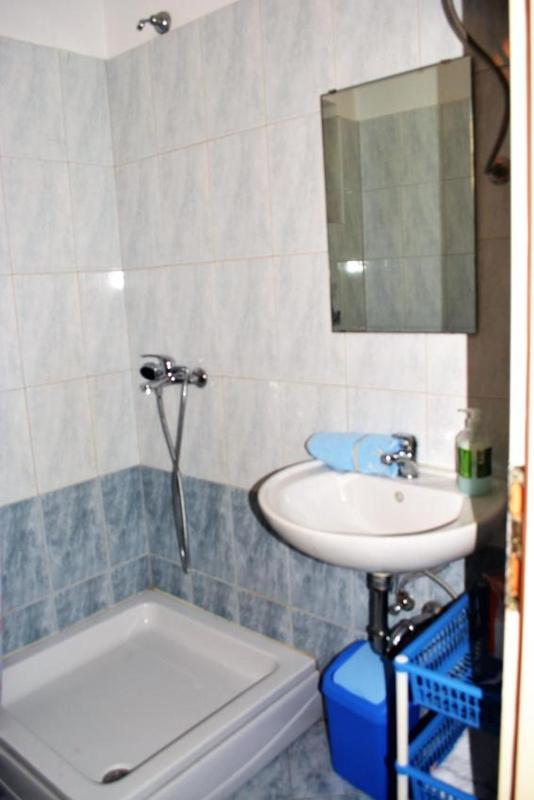 One-Bedroom Apartment image 3