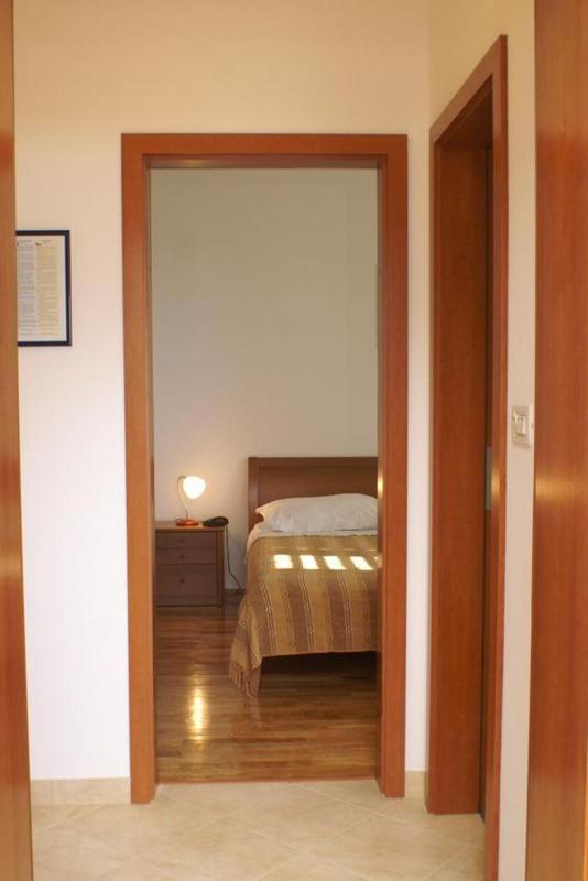 One-Bedroom Apartment with Terrace and Sea View image 1