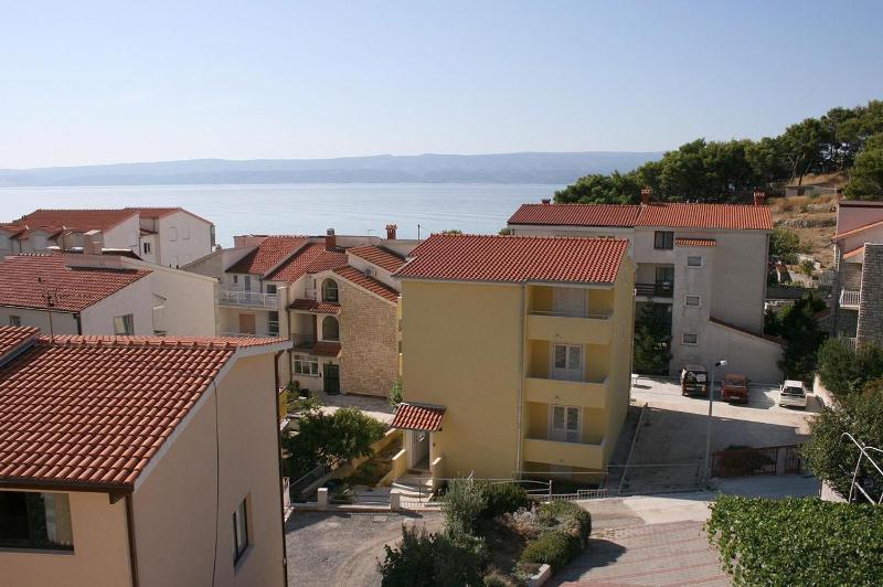 One-Bedroom Apartment with Terrace and Sea View image 3