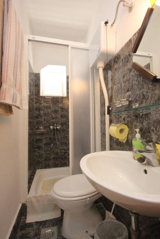 Double Room image 3