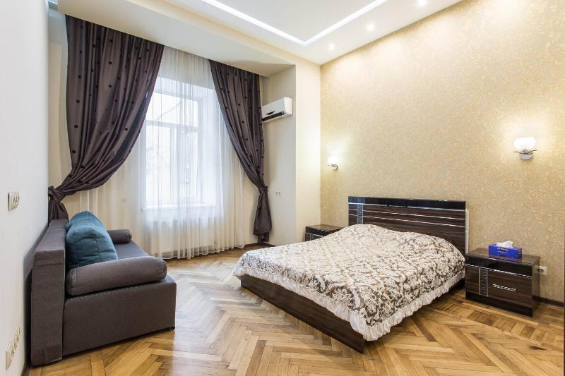 Odessa 3bedroom Deribas apartment Images
