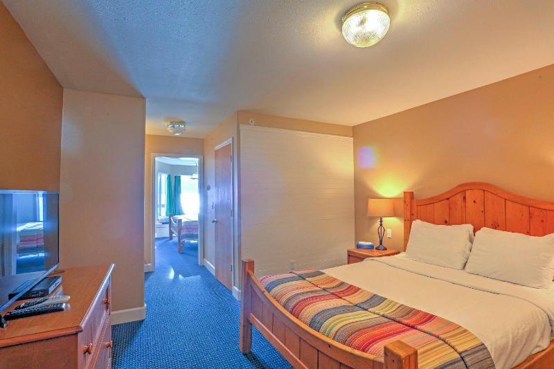 Deluxe Double with Sea View image 2