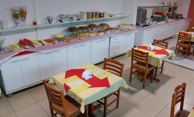 Simas Praia Hotel - image 10
