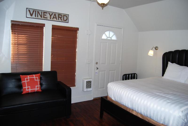 Deluxe Room (2 Adults + 1 Child) image 4