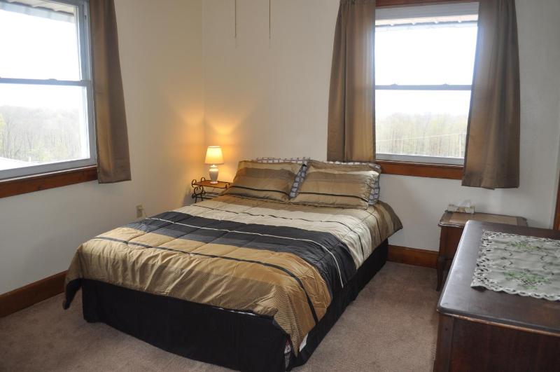 Standard Queen Room image 4
