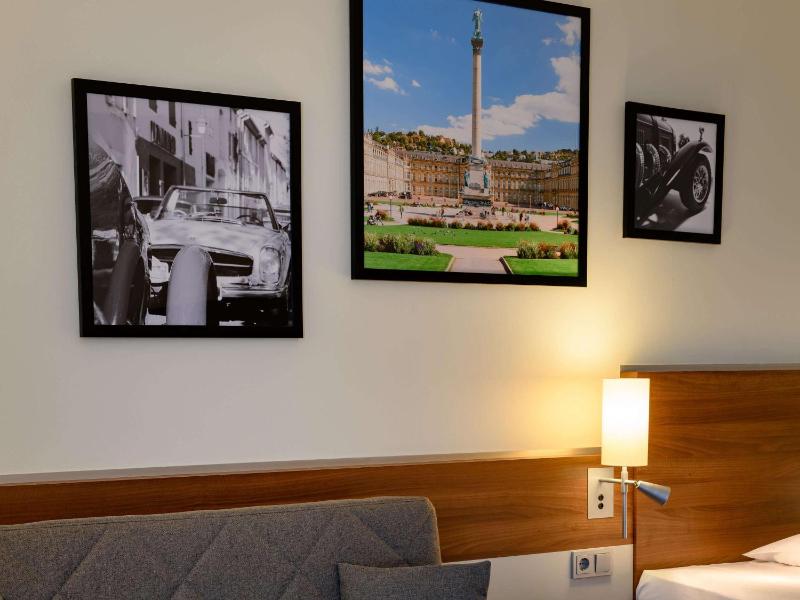 Superior Queen Room with Sofa Bed image 4
