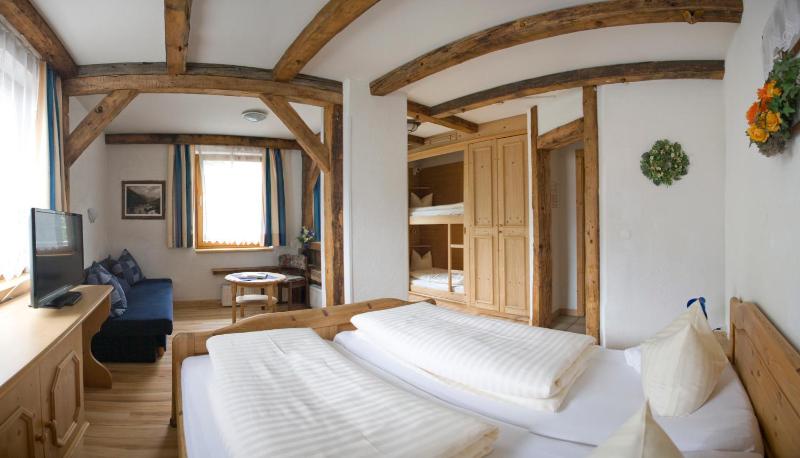 Quadruple Room image 3