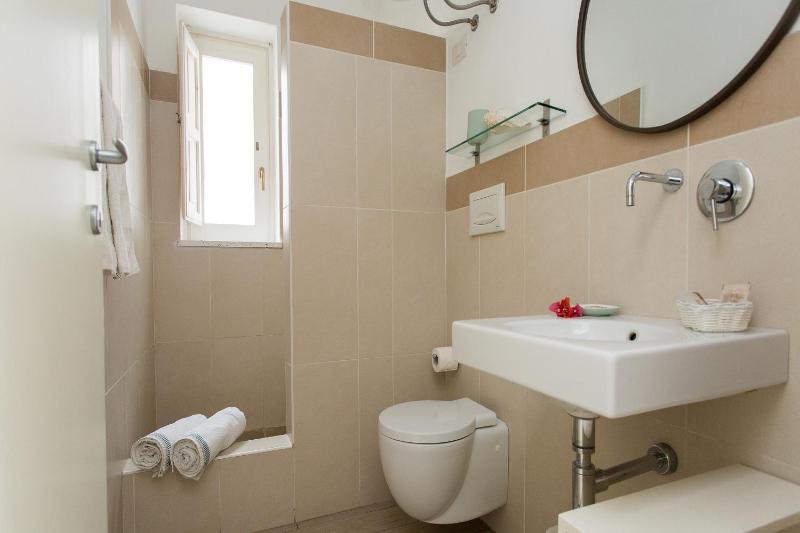 One-Bedroom Apartment image 3