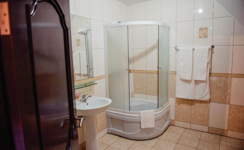Double Room image 3