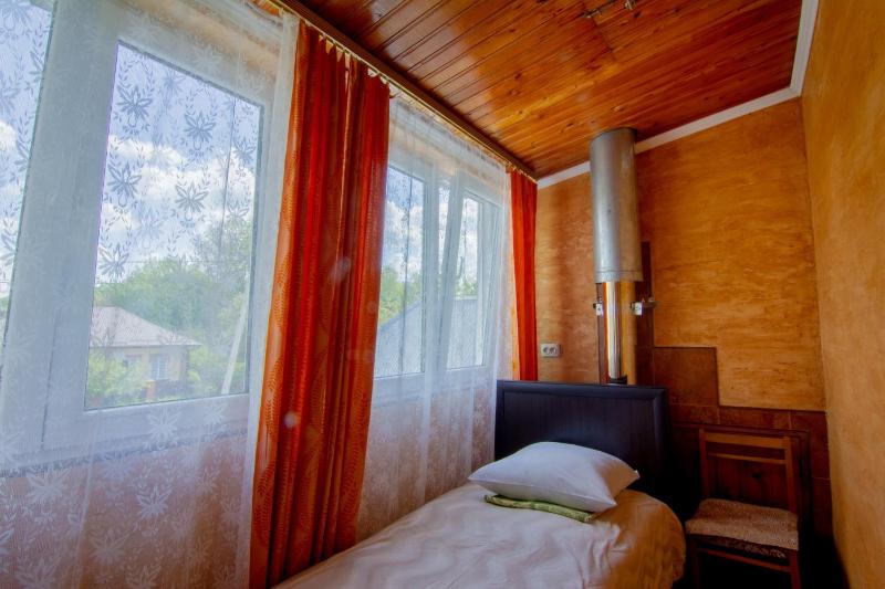 Small Single Room image 3