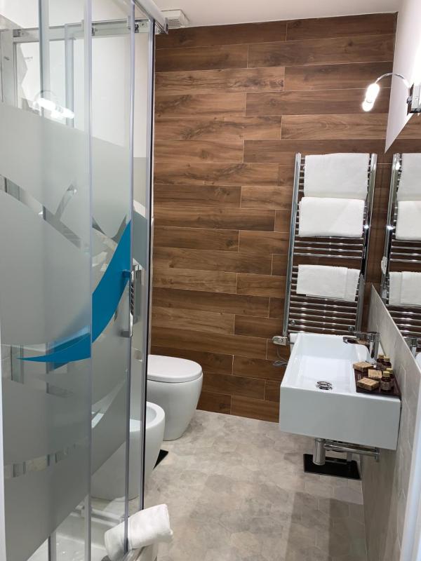 Double or Twin Room image 2