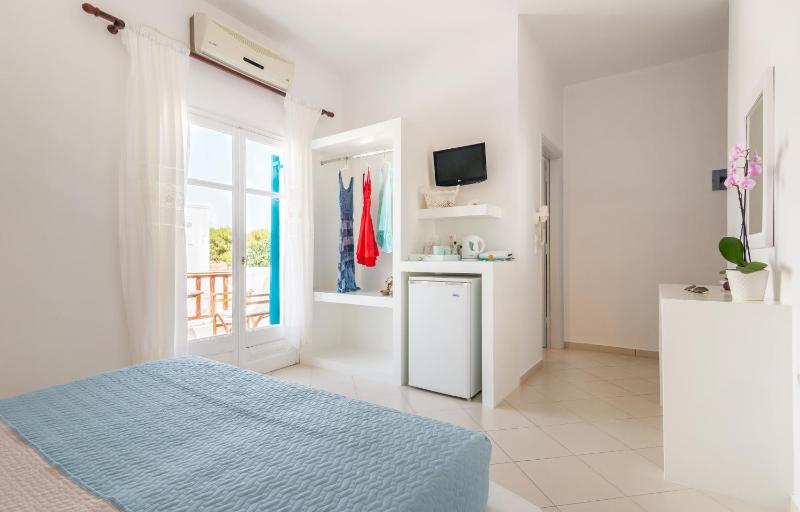  Deluxe Double Room with balcony and Partial Sea View image 2