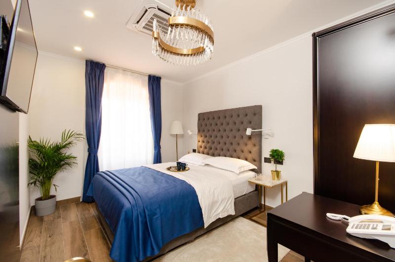 Superior Double Room image 4