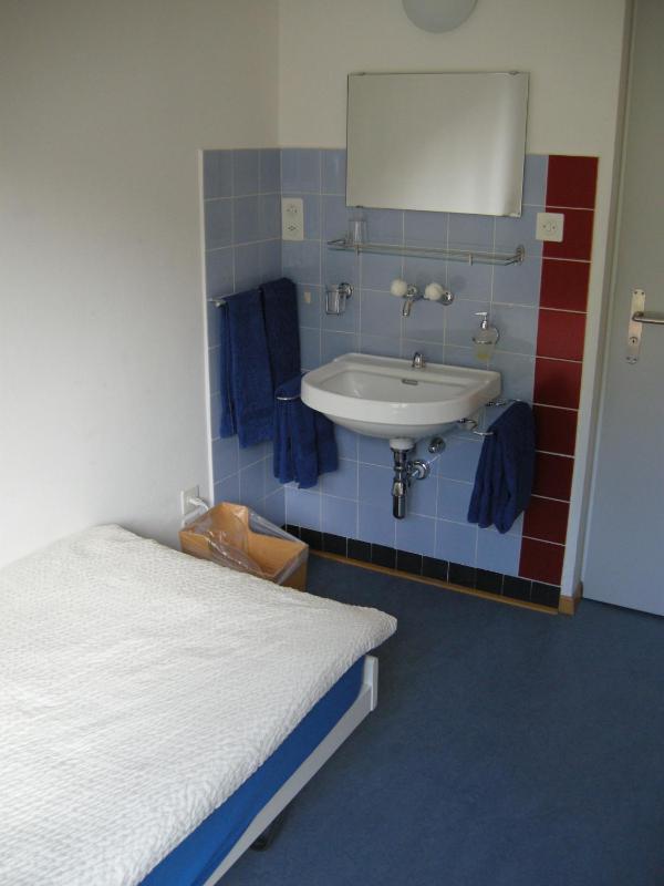 Twin Room with Shared Bathroom image 3