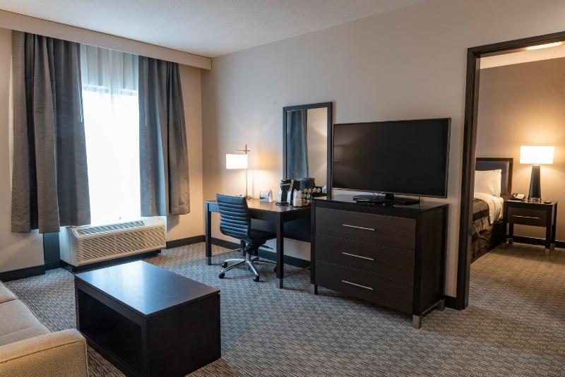 One-Bedroom King Suite - Mobility Access/Non-Smoking  image 1