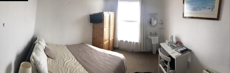 Budget Double Room with Private External Bathroom image 3