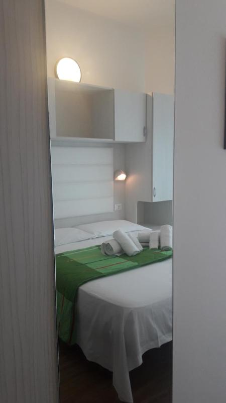Economy Double Room image 4