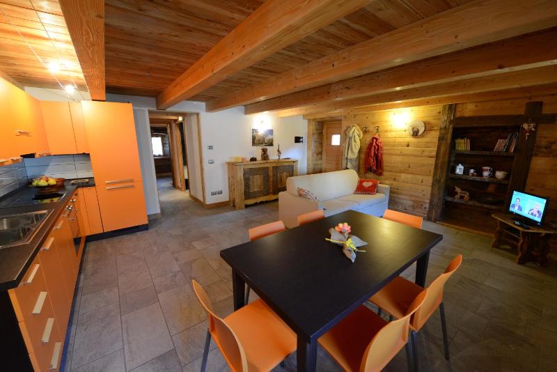 Two-Bedroom Apartment with Spa Bath image 1