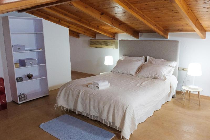 Luxury Three-Bedroom Apartment image 2
