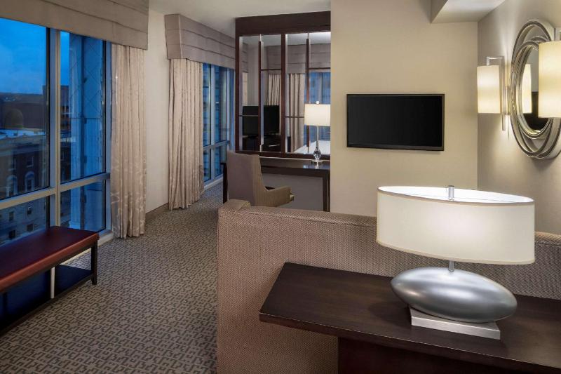 King Suite with Two King Beds - Non-Smoking image 3