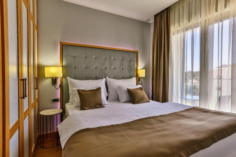 One-Bedroom Apartment image 2
