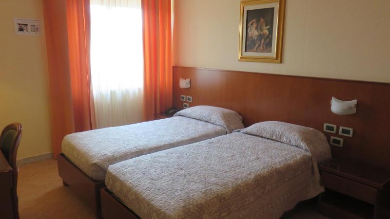 Double or Twin Room with City View image 4