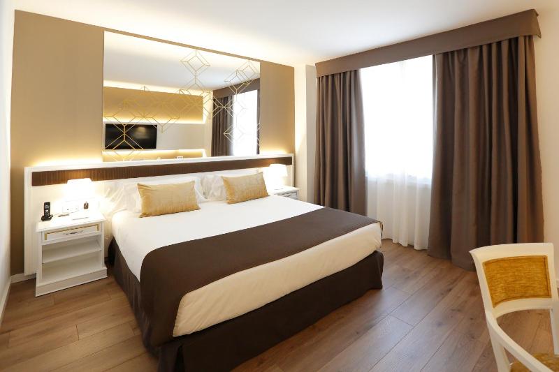 Junior Suite image 1