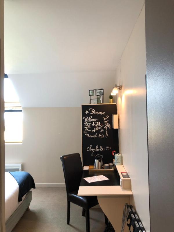 Double or Twin Room image 4