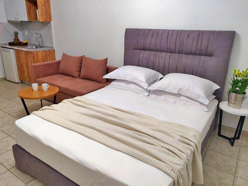 Deluxe Triple Room image 3