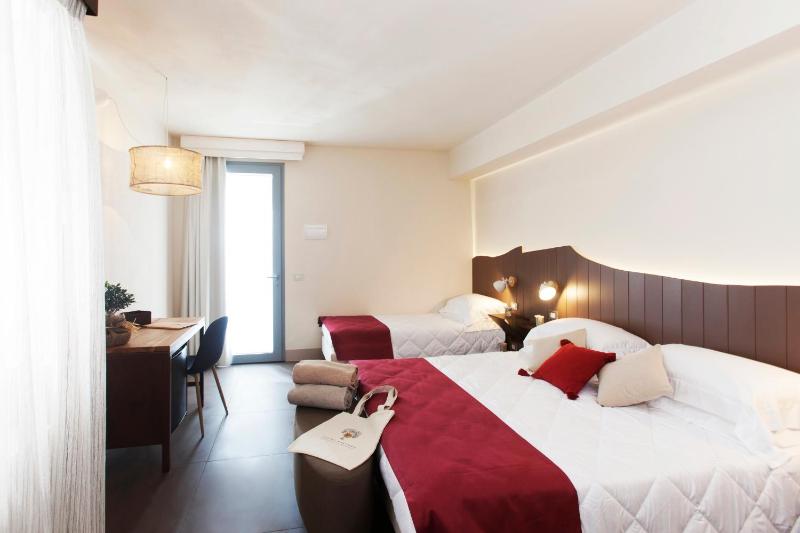 Comfort Triple Room image 3